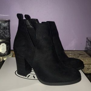 ✨JustFab booties✨